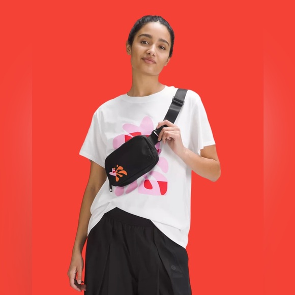 BNWT Sold Out Everywhere Lululemon Pride Belt Bag size l1 - Picture 9 of 10